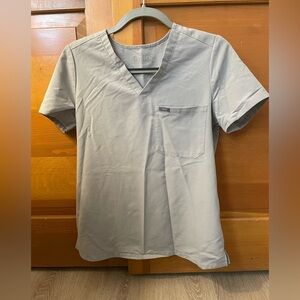 FIGS Catarina 1 pocket scrub top in cement